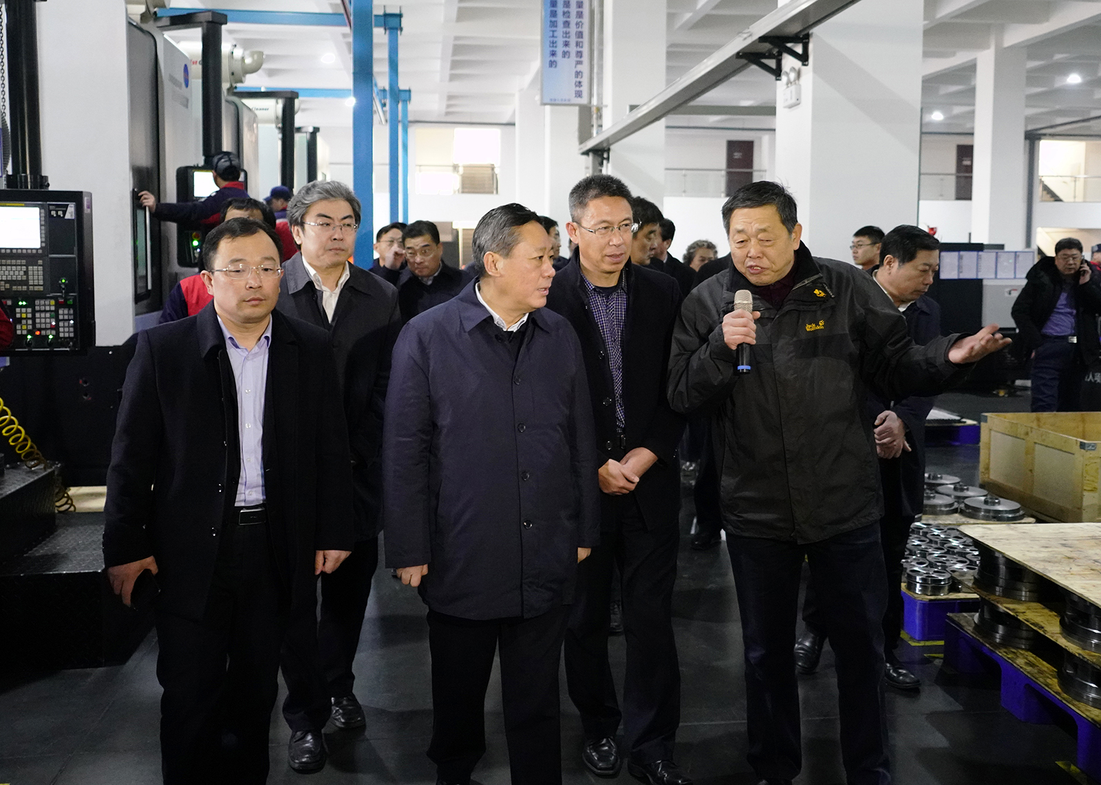市委书记张术平一行来bifa必发精密调研指导
